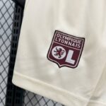 conjunto-niño-olympique-lyon-tercera-equipacion-2024-2025-escudo-pantalon-corto