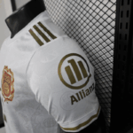 Camiseta-bayern-de-munich-125-aniversario-version-jugador-blanco-2025-2026-puño