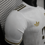 Camiseta-bayern-de-munich-125-aniversario-version-jugador-blanco-2025-2026-puño-derecho