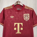 camiseta-bayern-de-munich-125-aniversario-rojo-2025-2026-pecho