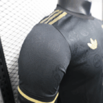 camiseta-bayern-munich-125-aniversario-version-jugador-2025-2026-puño