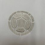 camiseta-colombia-edicion-especial-100-aniversario-2024-2025-escudo