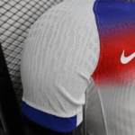camiseta-inglaterra-primera-equipacion-version-jugador-2025-2026-puño-derecho