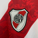 camiseta-river-plate-primera-equipacion-retro-2013-2014-escudo