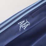 chandal-argentina-celeste-2024-2025-escudo-pantalon