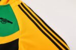 chandal-arsenal-verde-2024-2025-hombro