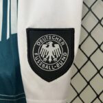 conjunto-niño-alemania-primera-equipacion-1996-1997-escudo-pantalon-corto