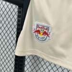conjunto-niño-new-york-red-bulls-primera-equipacion-2025-2026-escudo-pantalon-corto