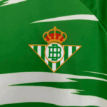 camiseta-real-betis-edicion-especial-naruto-2025-2026-escudo