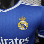 camiseta-real-madrid-2-segunda-equipacion-2025-2026-escudo