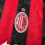 camiseta-ac-milan-primera-equipacion-2025-2026-escudo