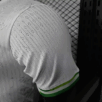 camiseta-brazil-Jesus-edicion-especial-2025-2026-puño-izquierdo