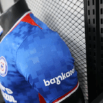 camiseta-cruz-azul-primera-equipacion-version-jugador-2025-2026-puño-izquierdo