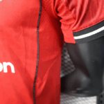 camiseta-manchester-united-primera-equipacion-version-jugador-2025-2026-axila