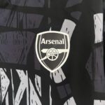 Cortaviento-Reversible-Arsenal-Verde-Negro-2024-2025-logo-negro