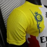 camiseta-edicion-especial-ronaldo-multiples-equipos-2025-2026-puño
