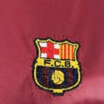 camiseta-fc-barcelona-primera-equipacion-retro-edicion-eskeleton-2000-2001-escudo