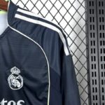 camiseta-real-madrid-segunda-equipacion-manga-larga-2025-2026-hombro