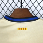 conjunto-niño-fc-barcelona-segunda-equipacion-2025-2026-cuello-trasero