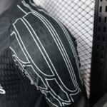 Camiseta de portero del PSG Versión jugador 2025-2026-hombro lateral