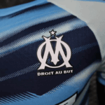 camiseta-marseille-entrenamiento-version-jugador-2025-2026-escudo