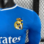 camiseta-real-madrid-tercera-equipacion-version-jugador-manga-larga-2025-2026-hombro-1