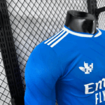 camiseta-real-madrid-tercera-equipacion-version-jugador-manga-larga-2025-2026-hombro