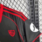 camiseta-sevilla-segunda-equipacion-2025-2026-puño