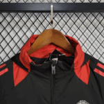 chaqueta-cortaviento-manchester-united-negro-2025-2026-cuello