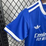 conjunto-niño-real-madrid-tercera-equipacion-2025-2026-puño