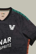 camiseta-venezia-fc-primera-equipacion-2025-2026-escudo