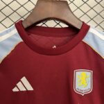 conjunto-niño-aston-villa-primera-equipacion-2025-2026-cuello
