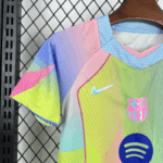 conjunto-niño-edicion-especial-fc-barcelona-2025-2026-puño