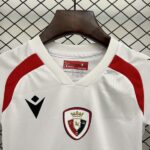 conjunto-niño-osasuna-tercera-equipacion-2025-2026-pecho