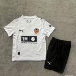 conjunto-niño-valencia-primera-equipacion-2025-2026
