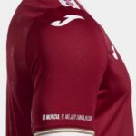 camiseta-real-murcia-primera-equipacion-2025-2026-puño