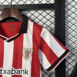 conjunto-niño-athletic-bilbao-primera-equipacion-2025-2026-puño