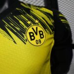 Camiseta Borussia Dortmund Primera Equipacion 2025-26 Versión Jugador-escudo