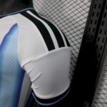 camiseta-argentina-mundial-2026-puño