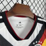 conjunto-niño-alemania-primera-equipacion-2025-2026-cuello