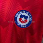 conjunto-niño-chile-primera-equipacion-2026-escudo
