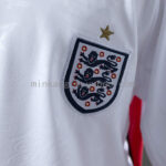 conjunto-niño-inglaterra-primera-equipacion-mundial-2026-escudo