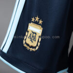 pantalon-corto-argentina-primera-equipacion-2025-2026-escudo