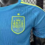 camiseta-españa-portero-version-jugador-mundial-2026-escudo