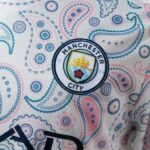 camiseta-manchester-city-tercera-equipacion-retro-2020-2021-escudo-2