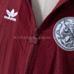 cortaviento-ajax-crimson-2025-2026-pecho