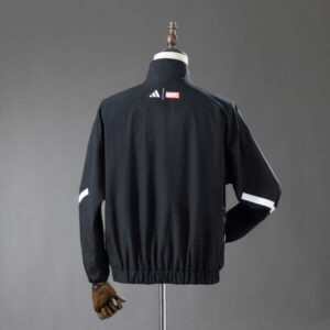 cortaviento-real-madrid-pre-match-avengers-2025-2026-parte-trasera