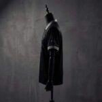 camiseta-arsenal-concepto-negro-2025-2026-lateral