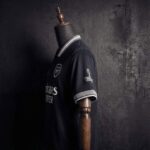 camiseta-arsenal-concepto-negro-2025-2026-puño