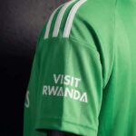 camiseta-arsenal-portero-verde-2025-2026-puño